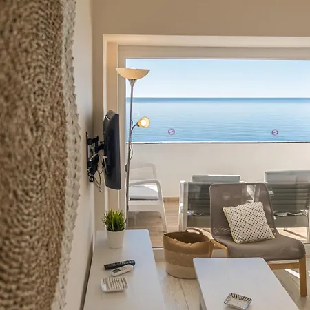 Amazing Sea View Апартаменти *